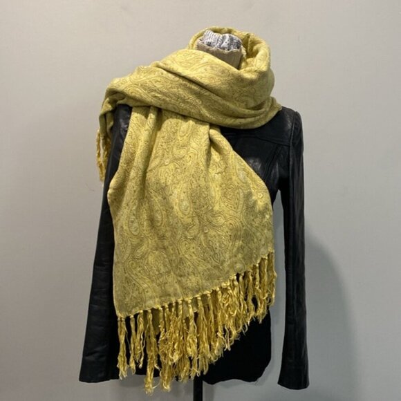 Chic Yellow Paisley Wrap - Picture 3 of 11